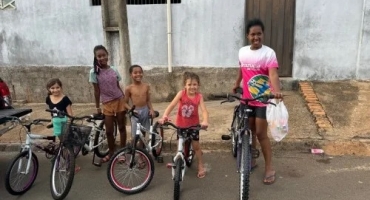Projeto “Faça uma Criança Feliz” arrecada bicicletas para transformar o Natal de famílias carentes em Patos de Minas