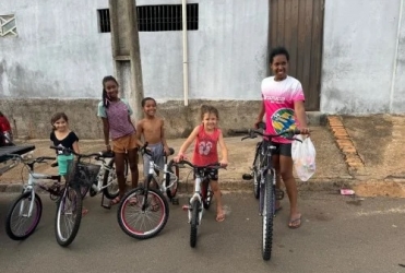 Projeto “Faça uma Criança Feliz” arrecada bicicletas para transformar o Natal de famílias carentes em Patos de Minas