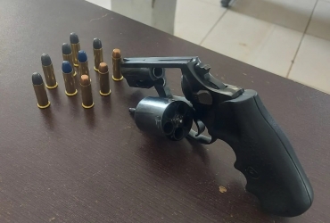 Presidente Olegário - Polícia Militar prende jovem por posse ilegal de arma de fogo