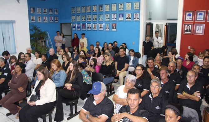 Câmara Municipal de Lagoa Formosa realiza noite de homenagens durante última reunião ordinária de 2025