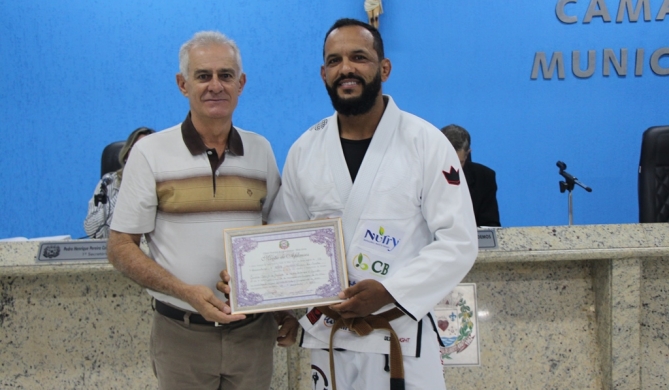  Atleta de Lagoa Formosa é homenageado na Câmara Municipal com Moção de Aplausos e Título de Cidadão Honorário 