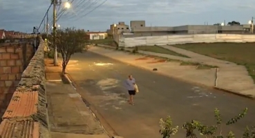 Patos de Minas - Mulher tem materiais de trabalho furtados após se ausentar por instantes de residência 