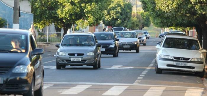 Aproximadamente 22 mil veículos transitam em situação irregular na cidade de Patos de Minas devido ao IPVA atrasado