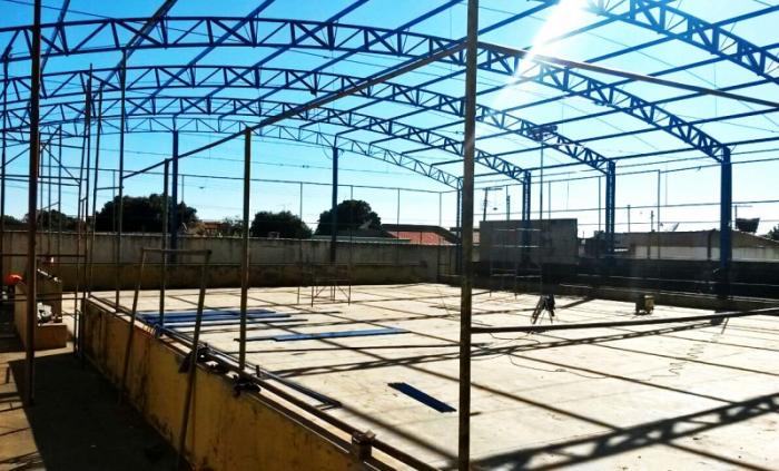 Prefeitura de Carmo do Paranaíba inicia reforma da Quadra Poliesportiva da Escola Municipal Graziella Ferreira de Melo