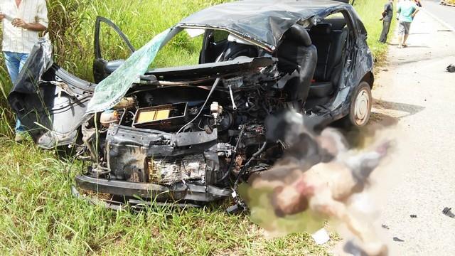 Cavalo solto na rua causa acidente de trânsito em João Pinheiro e