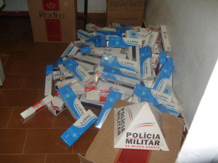 Comerciante é apreendido com cigarros contrabandeados do Paraguai em Carmo do Paranaíba. 