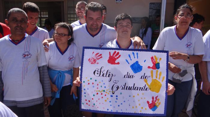 APAE de Patos de Minas homenageia seus alunos durante comemoração ao Dia do Estudante