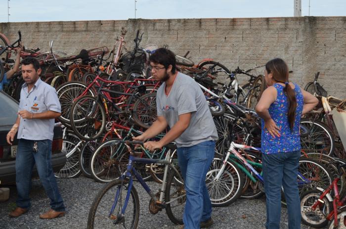 Delegado de Lagoa Formosa faz doação de aproximadamente 500 bicicletas que estavam apreendidas há quase 10 anos no pátio do DETRAN