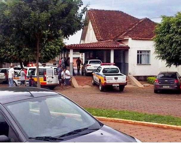 Traficantes disparam contra a Polícia na cidade de tiros e bandidos e um policial se ferem