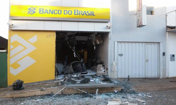 Bandidos explodem Agência Bancária do Banco do Brasil durante tentativa de assalto na cidade de Campos Altos no Alto Paranaíba Bandidos explodem Agência Bancária do Banco do Brasil durante tentativa de assalto na cidade de Campos Altos no Alto Paranaíba