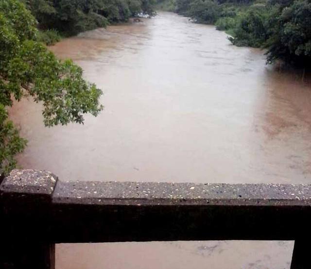 Chuvas intensas dos últimos dias causam enchente no Rio da Prata no município de Presidente Olegário