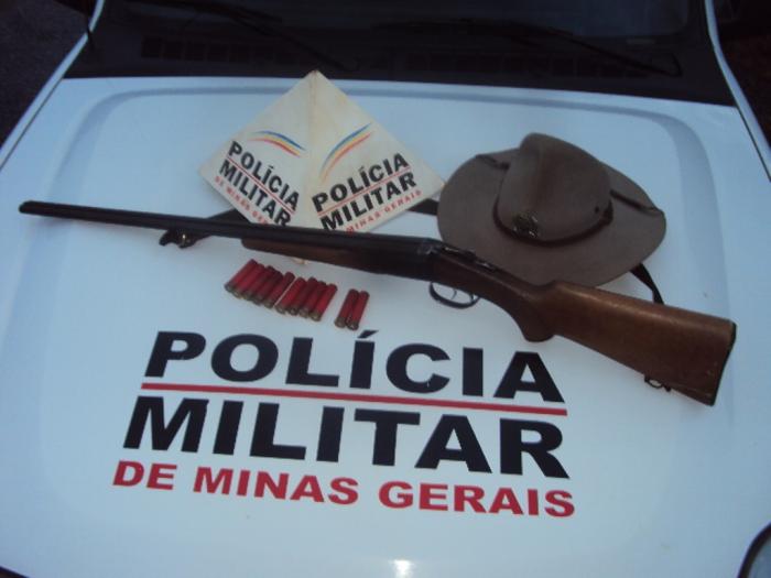Polícia Militar Ambiental de São Gonçalo apreende espingarda calibre 28 em fazenda no município