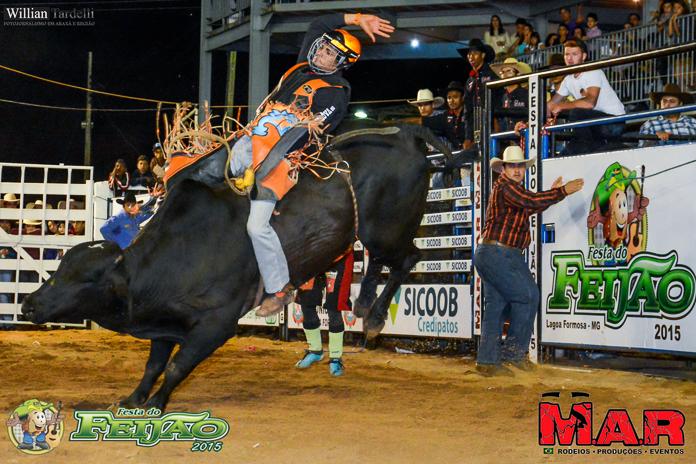 Final do rodeio profissional da Festa do Feijão de 2015 acontece neste Domingo (03) em Lagoa Formosa