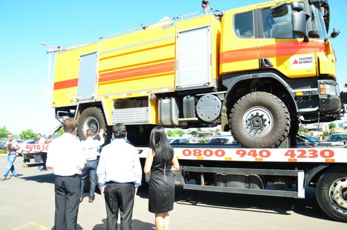 Caminhão de combate a incêndio chega ao aeroporto municipal de Patos de Minas