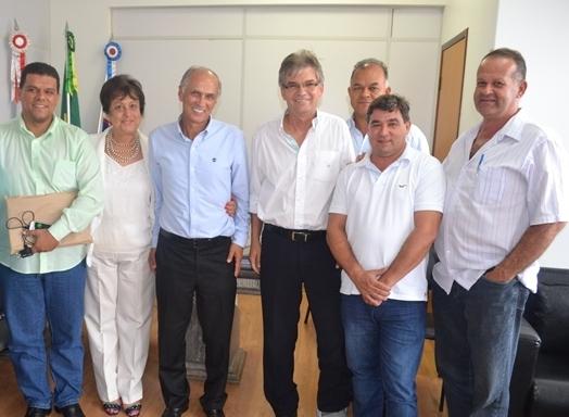 Durante passagem por Patos de Minas Vice-Governador Antônio Andrade visita gabinete de Presidente da Câmara Municipal