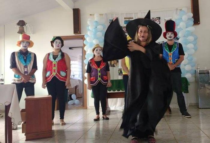 Alunos de Libras do CAIS apresentam peça teatral “A Flauta Mágica” em Patos de Minas