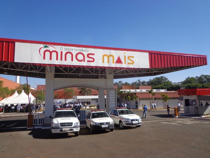 Nova unidade da Predilecta é inaugurada em Patos de Minas com a presença de autoridades civis e militares