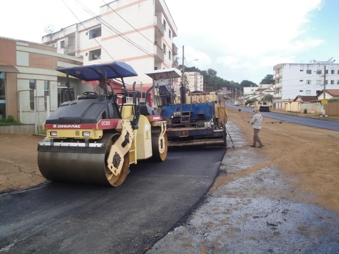 Iniciada a pavimentação asfáltica da Avenida Ivan Borges de Patos de Minas