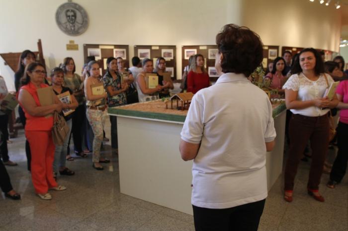 Comissão do Projeto Artístico-Literário “A Educação Resgatando a História e Cultura de Patos de Minas” apresenta tema para 2016