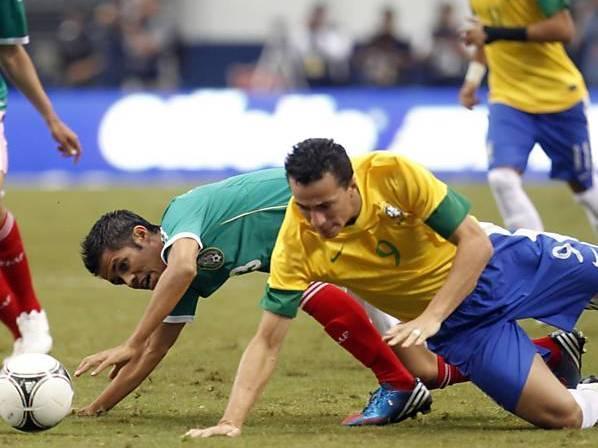 Brasil joga mal e perde para o México por 2 x 0 neste domingo