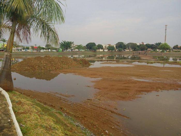 Chuva ocasiona paralisação da obra de revitalização da Lagoa Grande em Patos de Minas