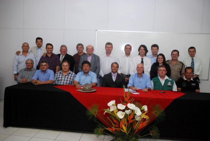 Toma pose nova diretoria do Conselho Integrado de Meio Ambiente, Cima