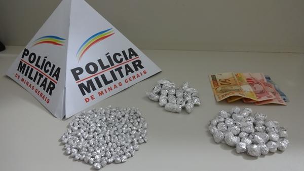 Polícia Militar de Rio Paranaíba apreende drogas e encaminha suspeito de tráfico para a delegacia