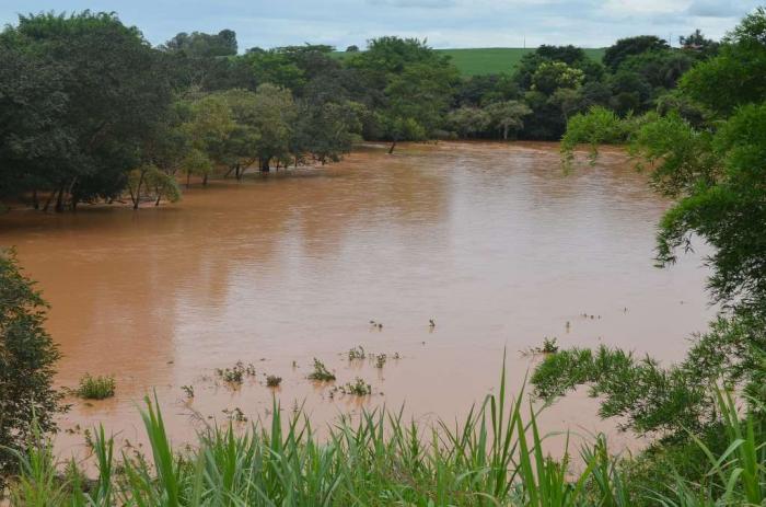 Chuvas intensas provocam enchentes no município de Lagoa Formosa e interditam estradas vicinais