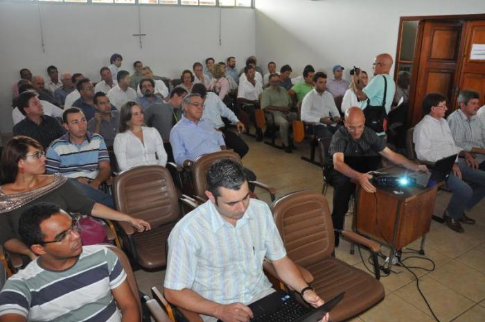 Encontro Microrregional do Agronegócio do Alto Paranaíba acontece na sede da AMAPAR