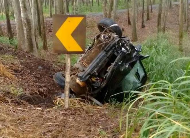 Três veículos se envolvem em acidente na rodovia de acesso à BR 354 na cidade de Carmo de Paranaíba