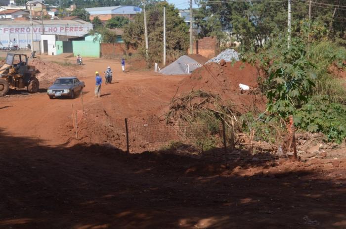 Segunda etapa da obra de duplicação da travessia do Ribeirão da Fábrica no Jardim Paulistano em Patos de Minas é retomada