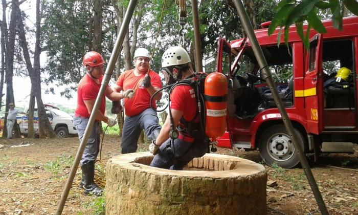 Após denúncia Corpo de Bombeiros de Patos de Minas procura por mulher desaparecida dentro de cisterna