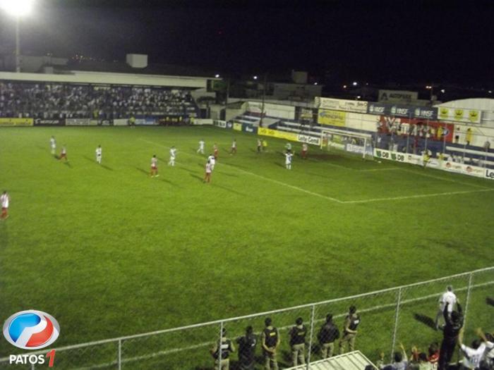 URT vence Democrata e cola no líder do grupo A do campeonato mineiro módulo II