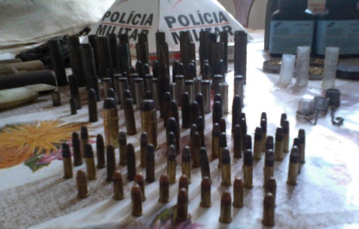 Operação da policia militar de Arapuá  apreende na Fazenda Sapecado mais de 300 munições