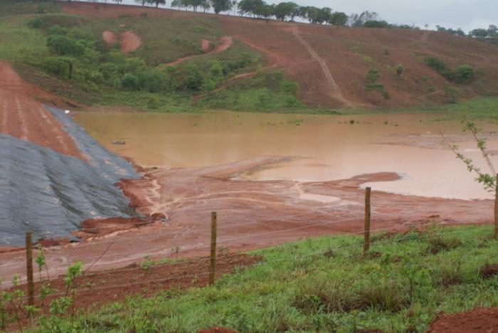 Barragem em Lagoa Formosa começa a acumular águas e preocupação agora é evitar erosão