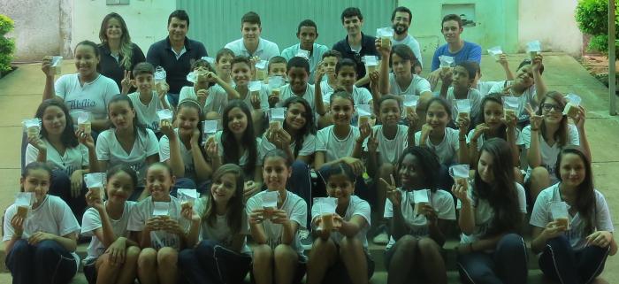 Alunos de Medicina Veterinária e empresas parceiras promovem projeto de Reciclagem de Óleo em Patos de Minas