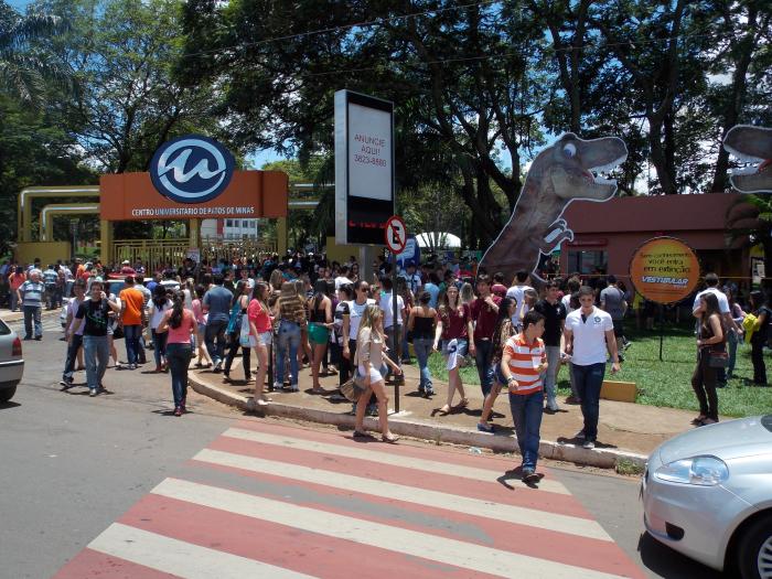 Cerca de cinco mil candidatos fazem provas do vestibular 2013 do UNIPAM. 