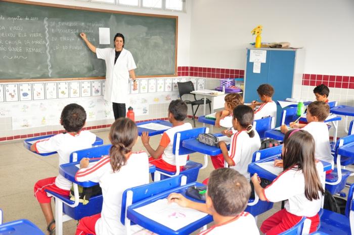 Sancionada lei que regulamenta a política remuneratória da Educação em Minas Gerais