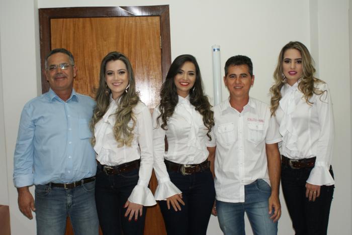 Prefeito da cidade de Lagoa Formosa recebe o Presidente do Sindicato Rural e as candidatas a rainha da Festa do Feijão em seu gabinete