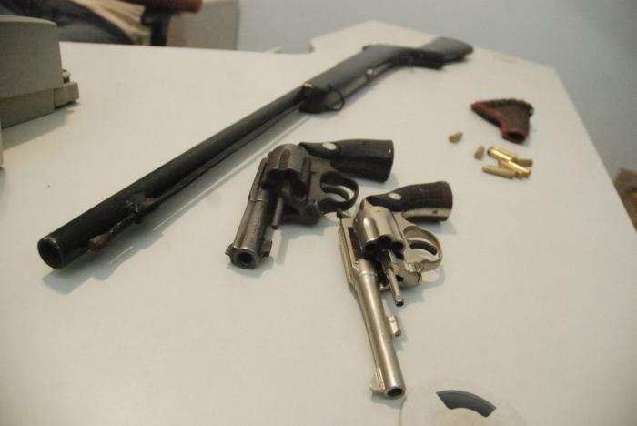Policia Rodoviária Estadual apreende três armas de fogo com taxista próximo à cidade de Rio Paranaíba