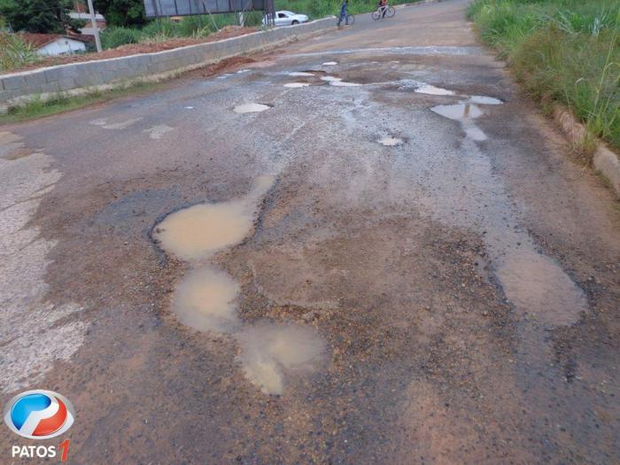 Moradores do Bairro Boa Vista em Patos de Minas reclamam da sujeira e descaso com o local