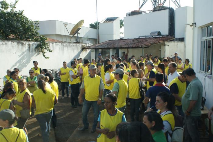 Prefeito, servidores municipais e alunos das escolas estaduais e municipais de Lagoa Formosa vão às ruas combater a dengue