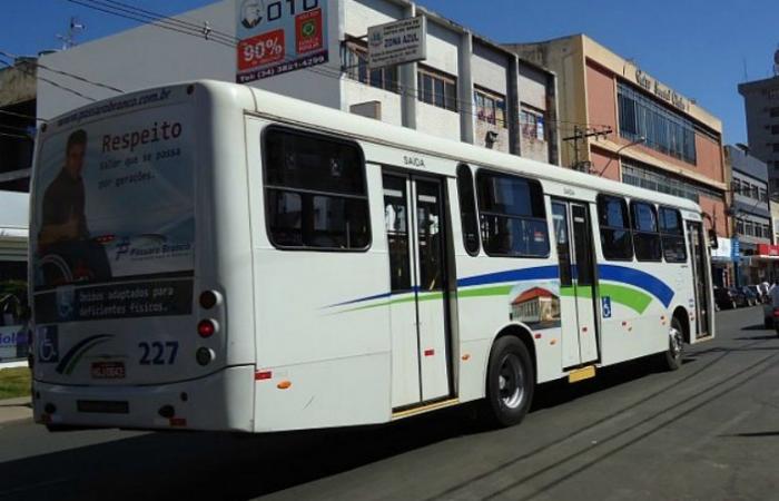 Pássaro Branco suspende passe livre de estudantes como punição por mau comportamento no transporte público em Patos de Minas