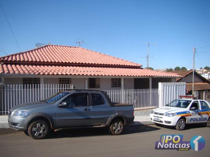 Ladrões entram em residência no bairro Barro Preto em Presidente Olegário e levam quase R$ 2 mil reais.