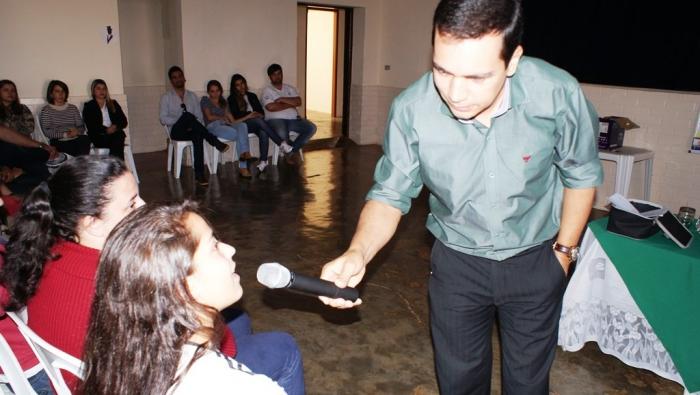 Promotor Paulo Delicoli realiza palestra para alunos do ensino médio de Lagoa Formosa