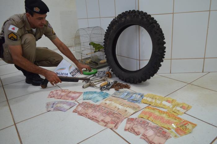 PM de Lagoa Formosa apreende drogas, arma e grande quantidade de dinheiro em residência no Bairro Babilônia