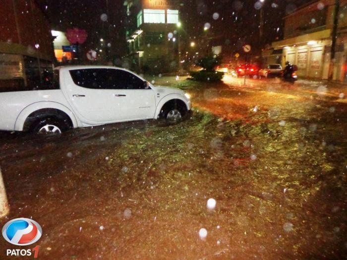 Temporal volta a castigar Patos de Minas e deixa moradores assustados com o futuro da cidade