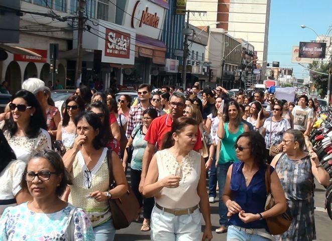 Manifestantes protestam em Patos de Minas contra a reforma previdenciária do governo federal