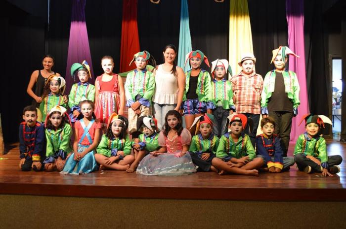 Unipam apoia projeto de integração do Grupo TUPAM com os alunos de Teatro do Viva Cristavo em Patos de Minas