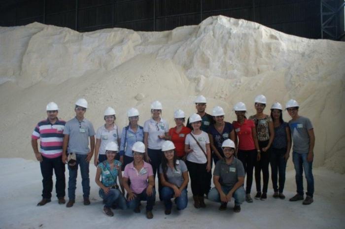 Alunos do UNIPAM da cidade de Patos de Minas fazem visita ao WD Industrial em Varjão de Minas